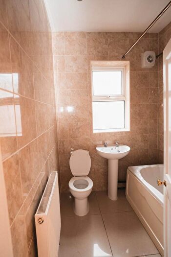 4 Bedroom House To Rent In Richmond Road, Manchester, M14