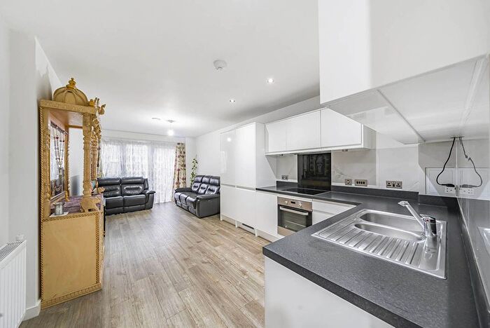 2 Bedroom Flat For Sale In Westmoreland Road, Kingsbury, London, NW9