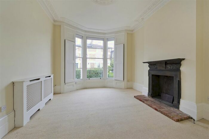 1 Bedroom Flat To Rent In Stowe Road, London, W12