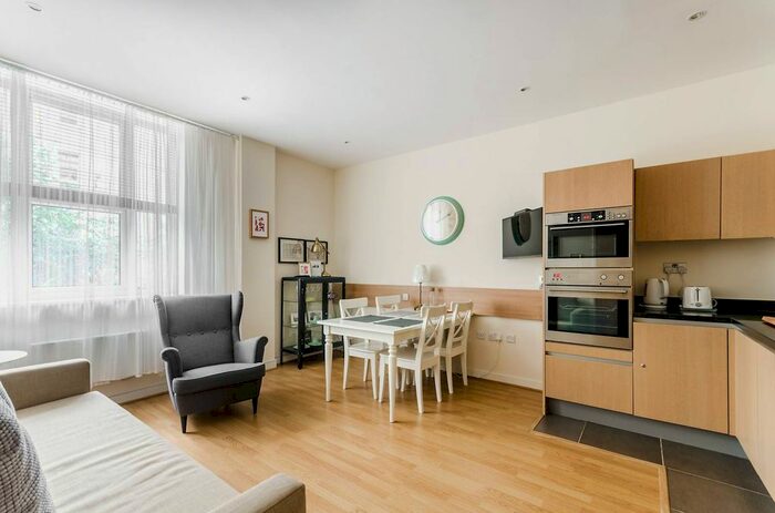 2 Bedroom Flat To Rent In Bromyard Avenue, Acton, London, W3