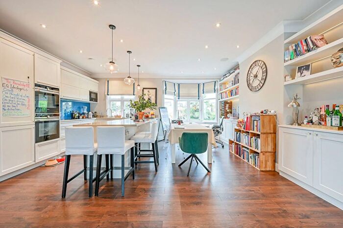 3 Bedroom Flat To Rent In Netheravon Road, Chiswick, London, W4