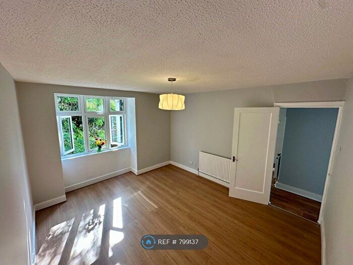 2 Bedroom Flat To Rent In Oakhurst Court, London, E17