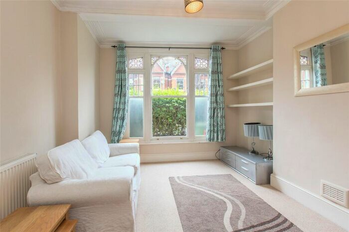 1 Bedroom Flat To Rent In Dinsmore Road, Clapham South, London, SW12