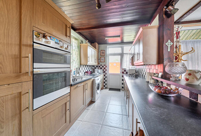 5 Bedroom Semi-Detached House For Sale In Rose Glen, London, NW9