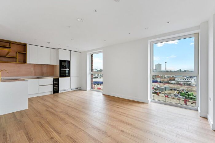 1 Bedroom Flat To Rent In Waterview House, Grand Union, London, HA0