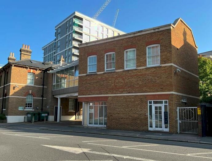 1 Bedroom Flat To Rent In London Road, Staines, TW18