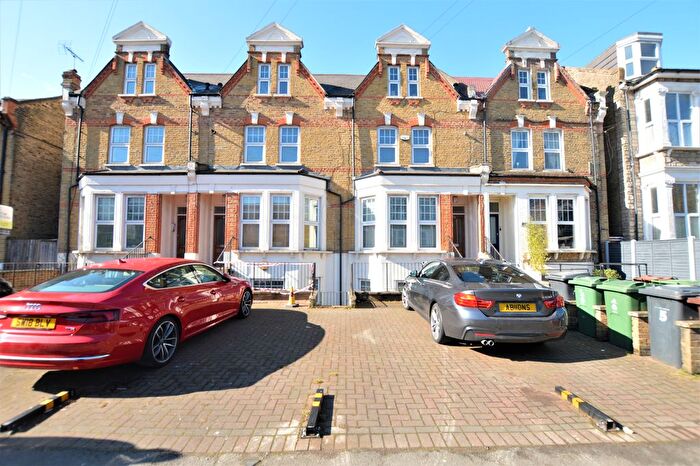 2 Bedroom Flat To Rent In Fairlop Road, London, E11