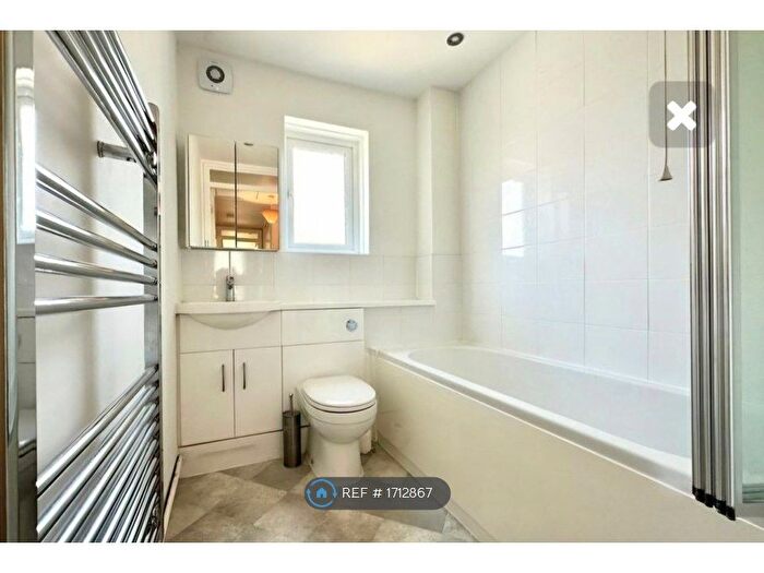 1 Bedroom Flat To Rent In Bell Close, Greenhithe, DA9