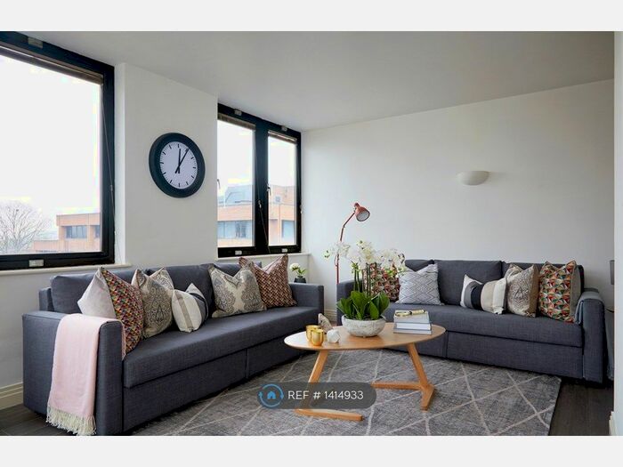 2 Bedroom Flat To Rent In Upton Road, Watford, WD18