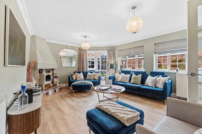 4 Bedroom Detached House For Sale In The Crofts, Shepperton, TW17