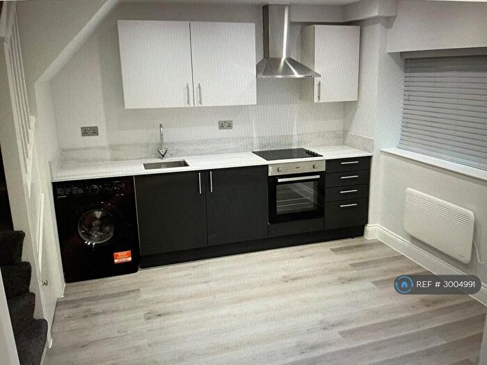 2 Bedroom Maisonette To Rent In Alexander Charles House, South Woodford, E18