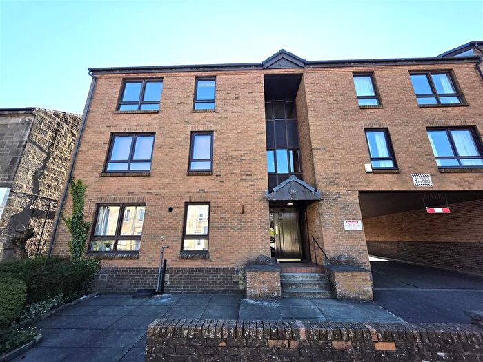 2 Bedroom Flat To Rent In Busby Road, Clarkston, Glasgow, G76