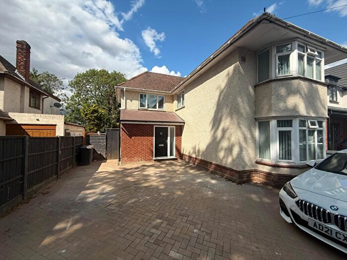 Studio To Rent In Dunstable Road Luton, LU4