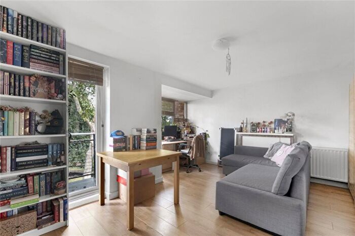 2 Bedroom Flat For Sale In The Drive, Walthamstow, London, E17