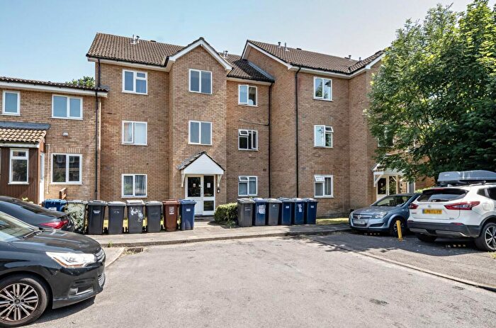 1 Bedroom Flat For Sale In Redwood Way, Barnet, EN5