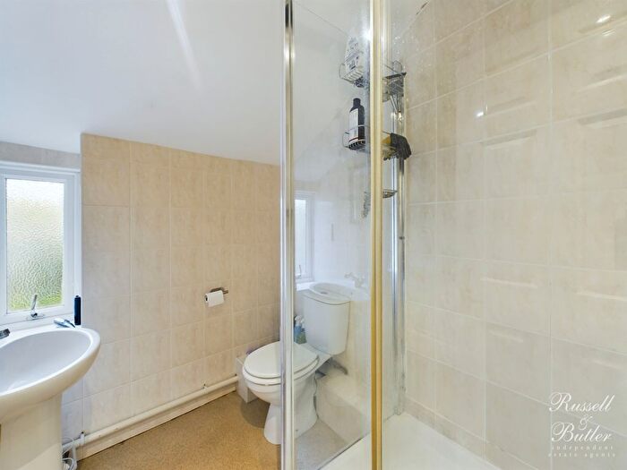 2 Bedroom Cottage For Sale In Gawcott Road, Buckingham, MK18