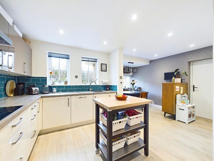 3 Bedroom Town House For Sale In Byron Mews, BD16