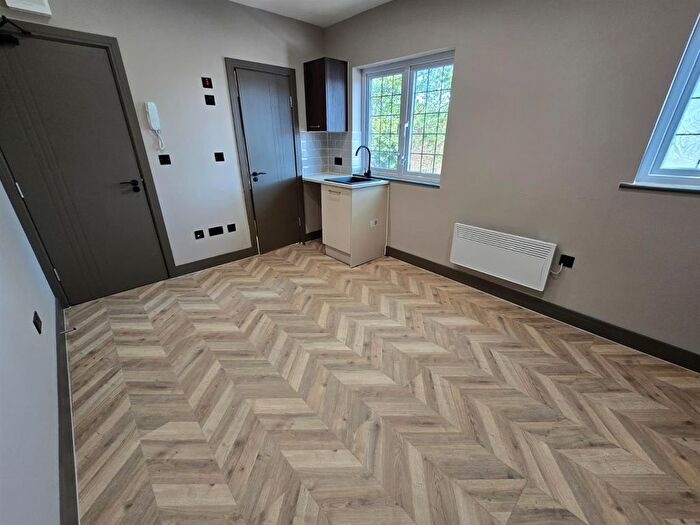 Studio To Rent In Green Lane, Shepperton, TW17