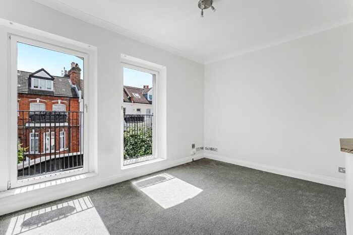 2 Bedroom Apartment To Rent In Kingdon Road, West Hampstead, NW6