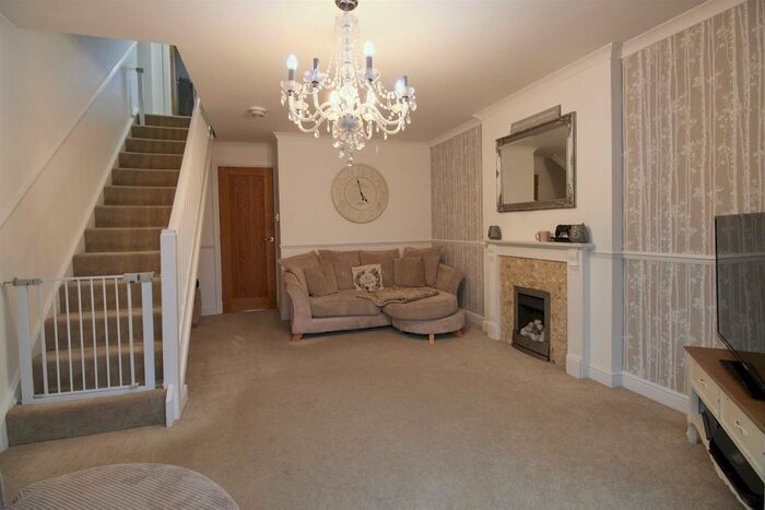 3 Bedroom Semi-Detached House To Rent In Brosdale Drive, Hinckley, LE10