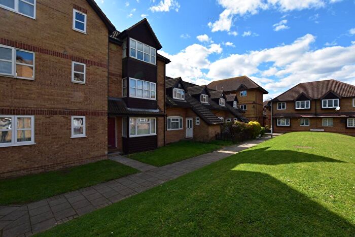 Studio To Rent In Frobisher Road, Erith, DA8