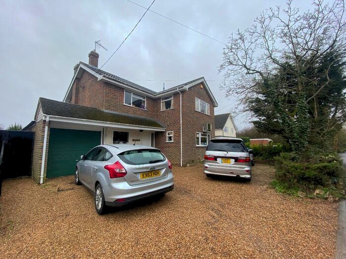 4 Bedroom Detached House For Sale In Back Lane, CM3