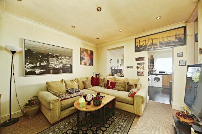 2 Bedroom End Of Terrace House For Sale In Harrisons Rise, Croydon, CR0