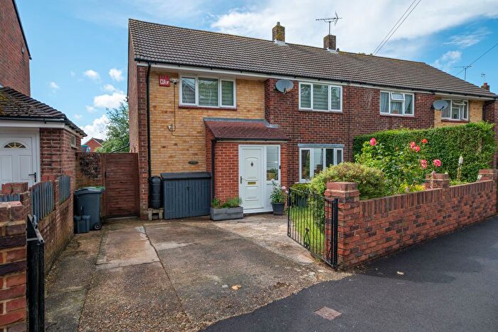 4 Bedroom Semi-Detached House For Sale In Laburnum Road, Waterlooville, PO7