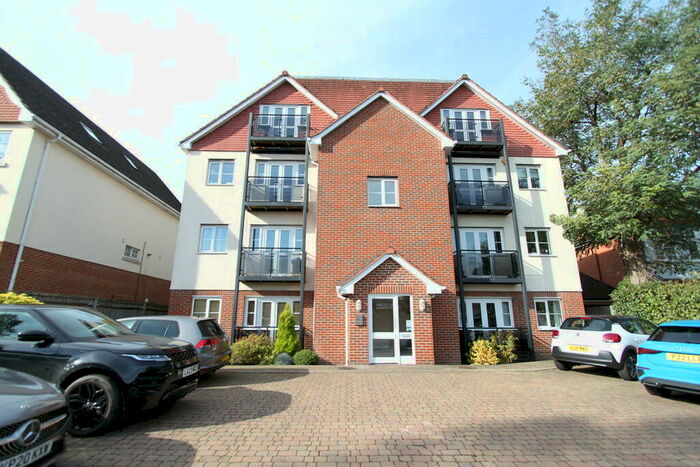 2 Bedroom Apartment To Rent In Plaistow Lane, Bromley, BR1