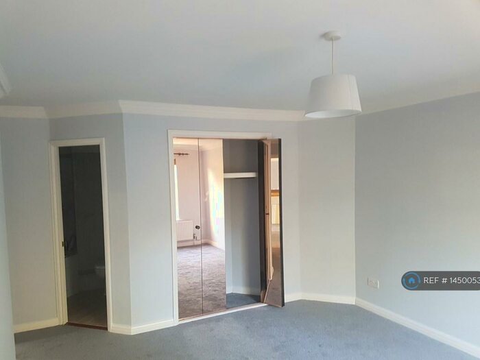 2 Bedroom Flat To Rent In High Acres, Enfield, EN2