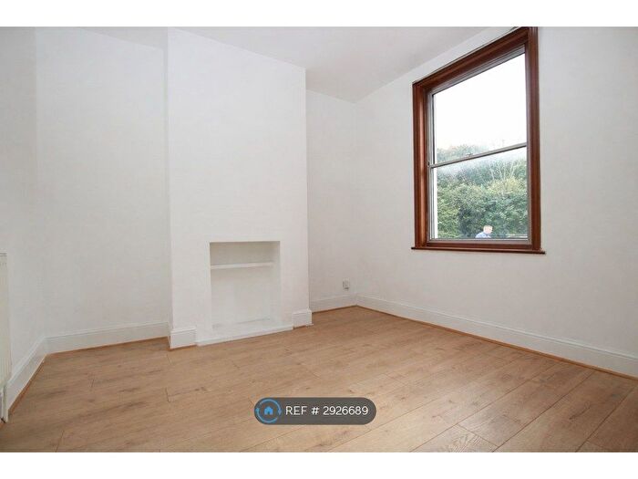 2 Bedroom End Of Terrace House To Rent In Church Hill, Chatham, ME5