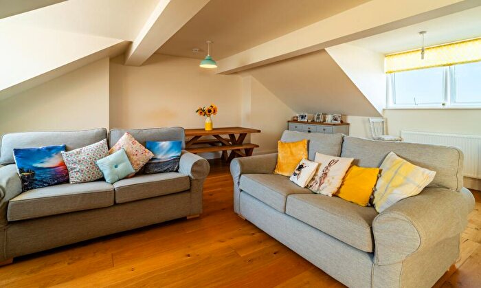 1 Bedroom Flat For Sale In Marine Parade, Tywyn, LL36