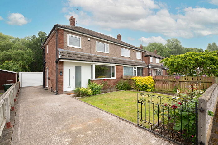 3 Bedroom Semi-Detached House For Sale In Winsford Drive, Huddersfield, HD5