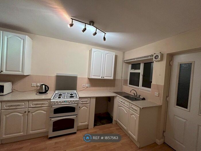 3 Bedroom Semi-Detached House To Rent In Station Road Chellaston, Derby, DE73