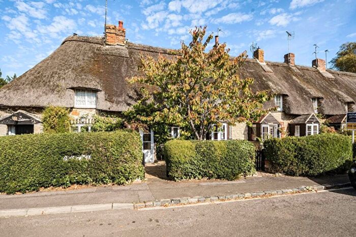 1 Bedroom Cottage For Sale In Longcot Road, Shrivenham, Swindon, SN6