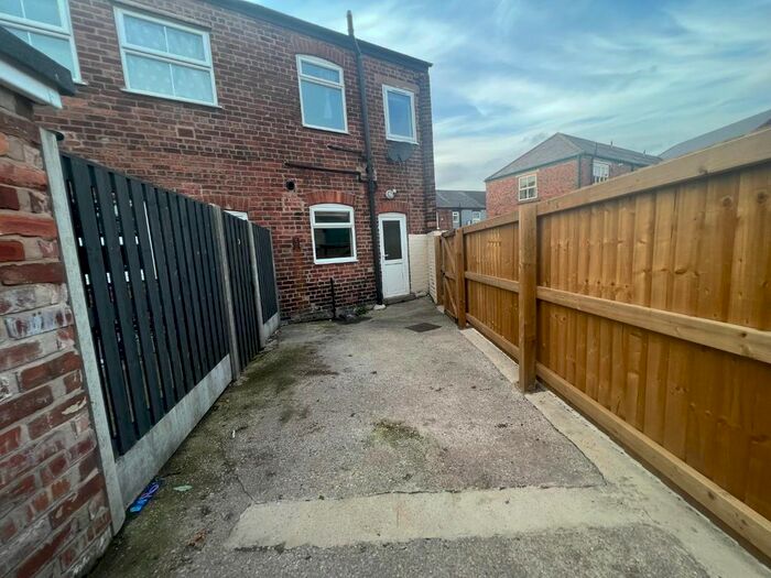 3 Bedroom End Of Terrace House To Rent In The Green, Hasland, Chesterfield, Derbyshire, S41