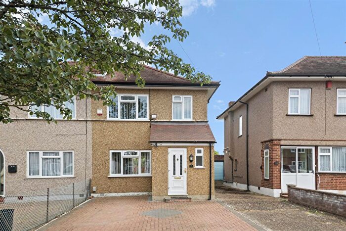 4 Bedroom Semi-Detached House For Sale In Grosvenor Avenue, Hayes, UB4