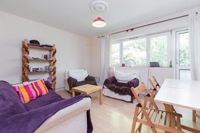2 Bedroom Flat To Rent In Thurston House, London, N1