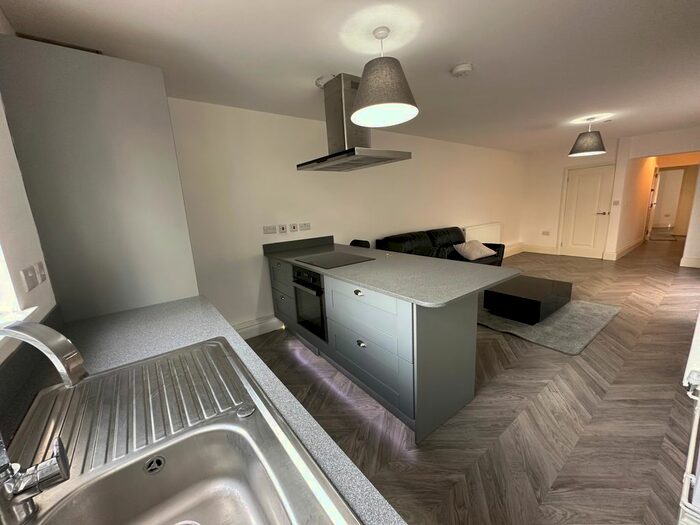 2 Bedroom Flat To Rent In Connaught Road, Cardiff, CF24