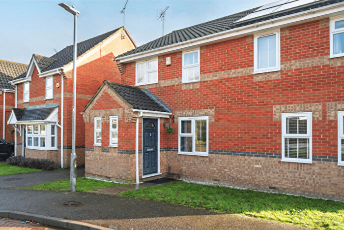 3 Bedroom Semi-Detached House For Sale In Northampton Grove, Basildon, SS16