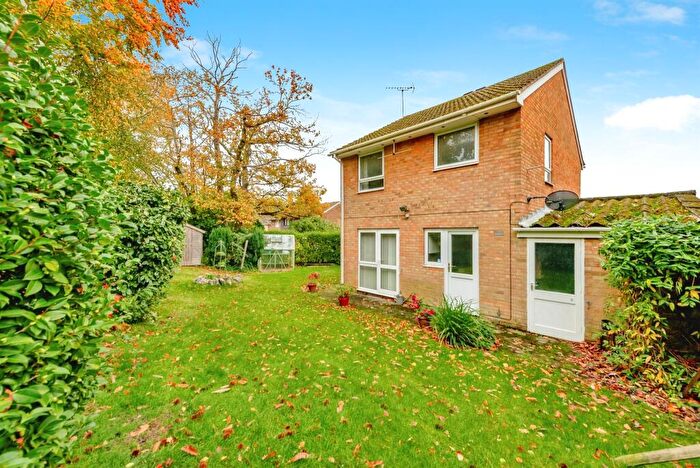 3 Bedroom Detached House For Sale In Stace Way, Worth, Crawley, RH10
