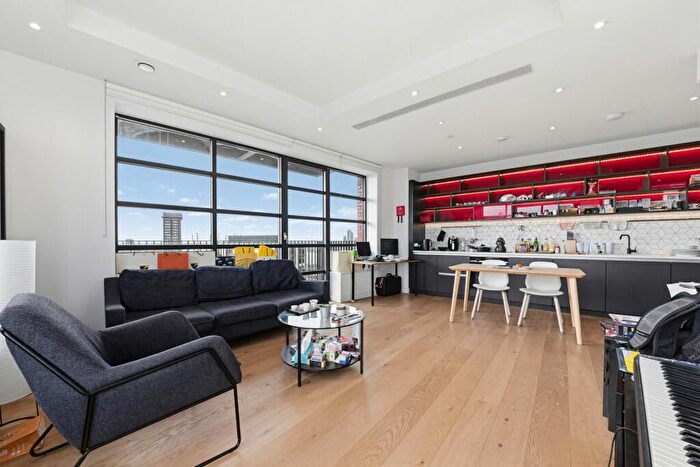 3 Bedroom Apartment For Sale In Defoe House, London City Island, London, E14