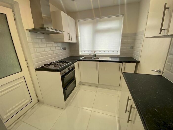 2 Bedroom Property To Rent In Weir Hall Avenue, London, N18