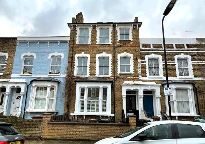 3 Bedroom Flat To Rent In Benthal Road, London, N16