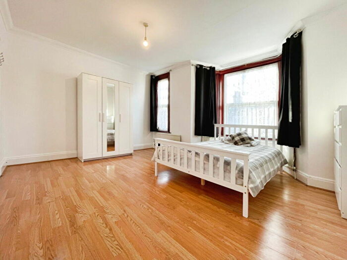 1 Bedroom House Of Multiple Occupation To Rent In Ernald Avenue, London, E6