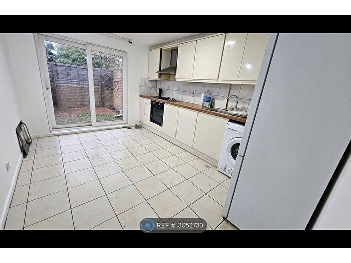 3 Bedroom Flat To Rent In Fishermead, Milton Keynes, MK6