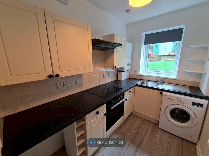2 Bedroom Flat To Rent In Poplar Street, Greenock, PA15