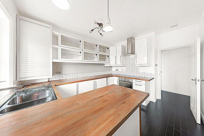 1 Bedroom Flat To Rent In Musard Road, Barons Court, London, W6