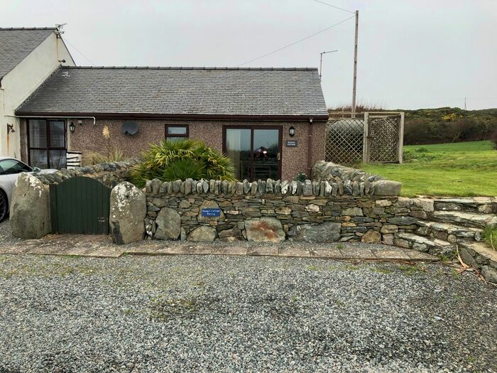 2 Bedroom Cottage To Rent In Penrhos Feilw, Holyhead, LL65