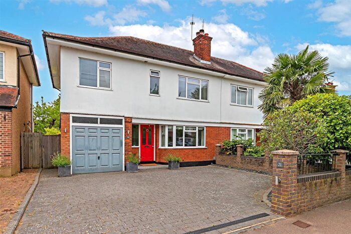 4 Bedroom Semi-Detached House For Sale In The Ridgeway, St. Albans, AL4